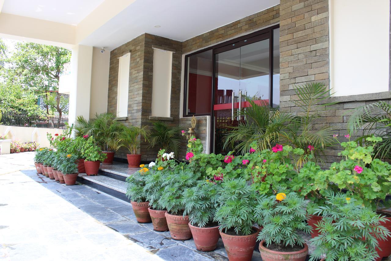 Tuki Resort Pokhara Luaran gambar